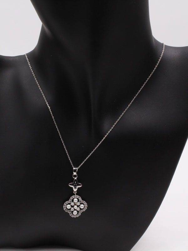Van Cleef necklace Lulu flower